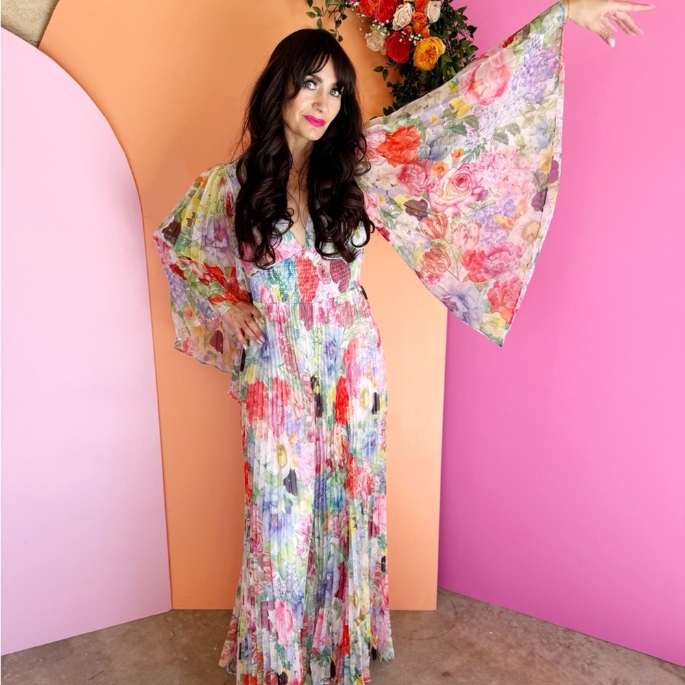 Alice + Olivia
Bennet Floral Pleated Jumpsuit with Angel Sleeves